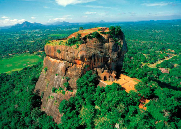 Sigiriya-lion-Sri-Lanka