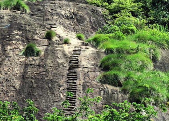 the-steps-carved-by-the-gal-waduwa