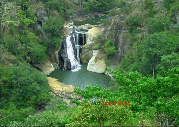 dunhinda-waterfall