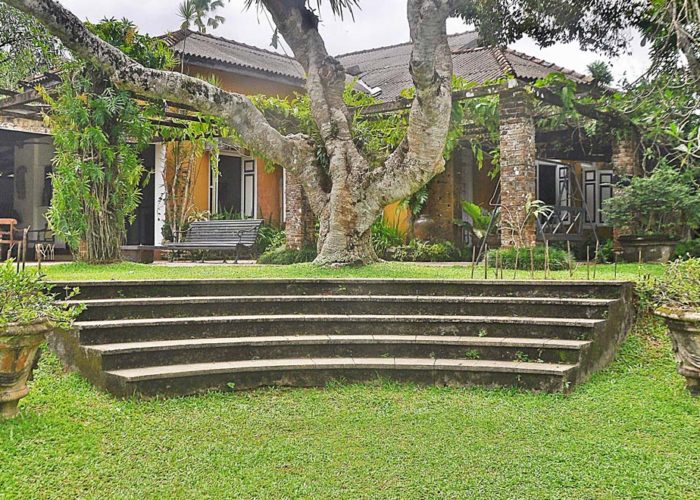 Brief Garden of Bevis Bawa