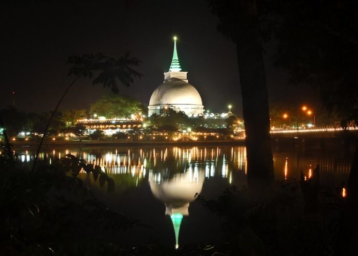 Kalutara Bodhiya stupa night